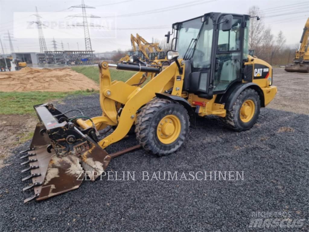 CAT 906M Incarcator pe pneuri