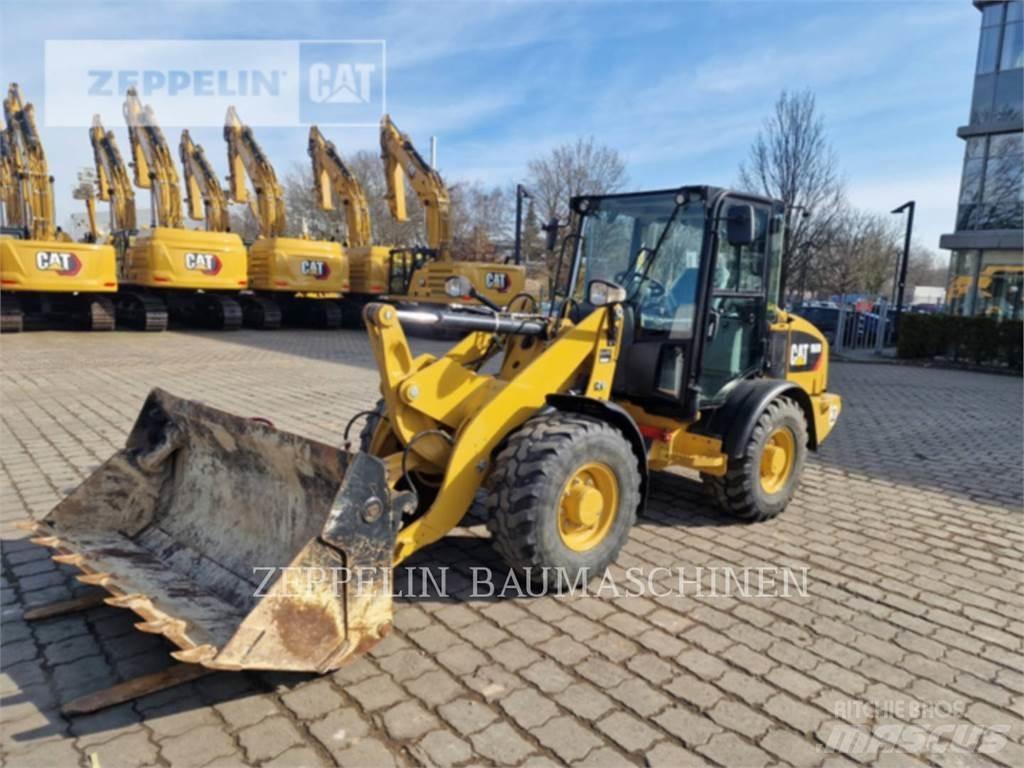 CAT 906M Incarcator pe pneuri