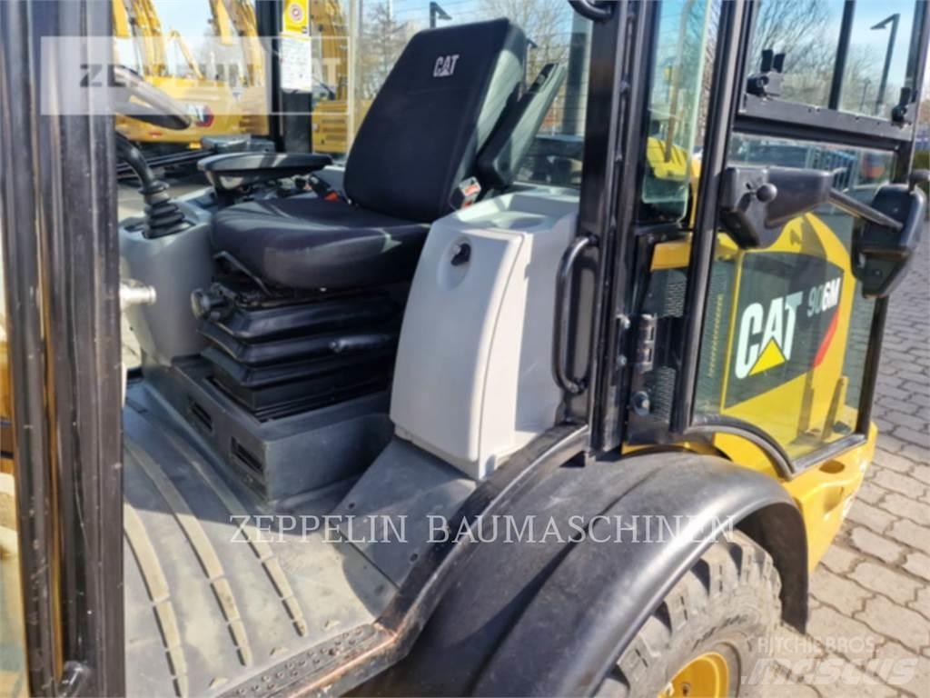 CAT 906M Incarcator pe pneuri
