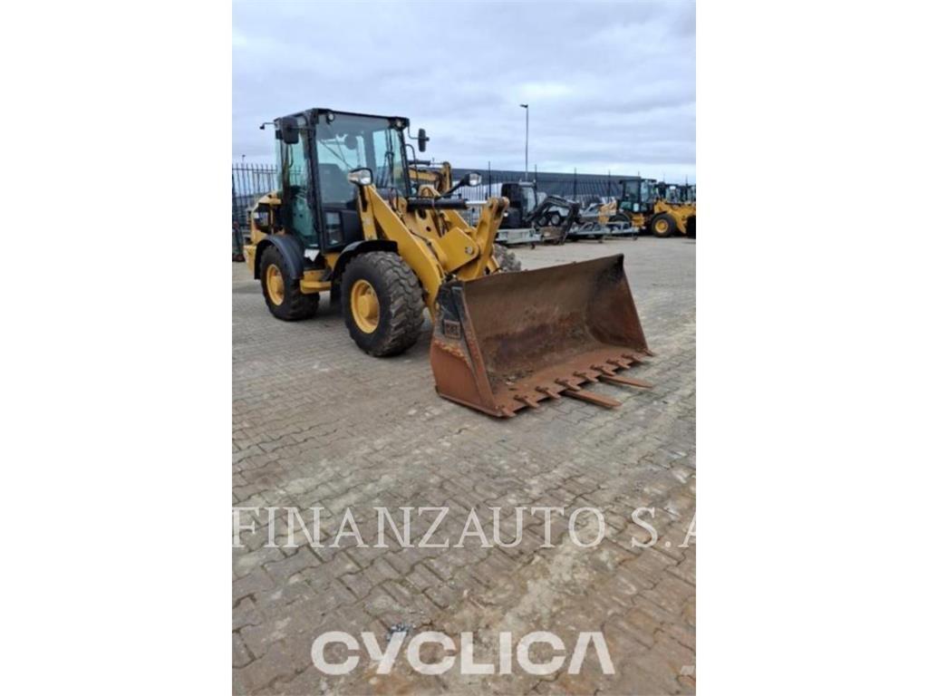 CAT 906M Incarcator pe pneuri