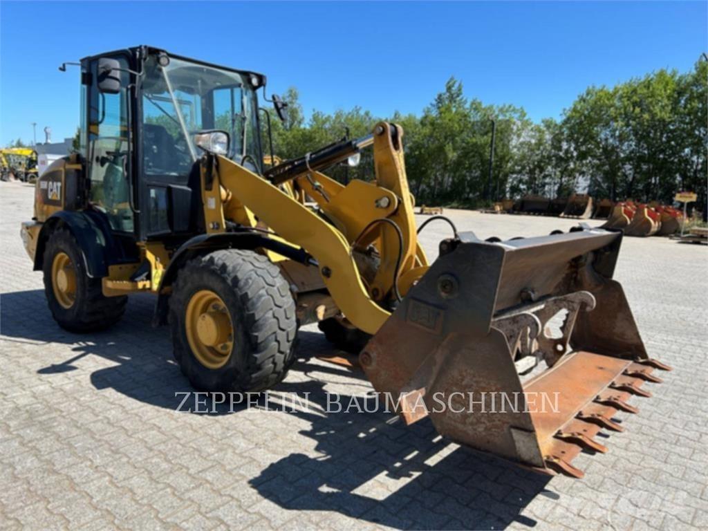 CAT 906M Incarcator pe pneuri