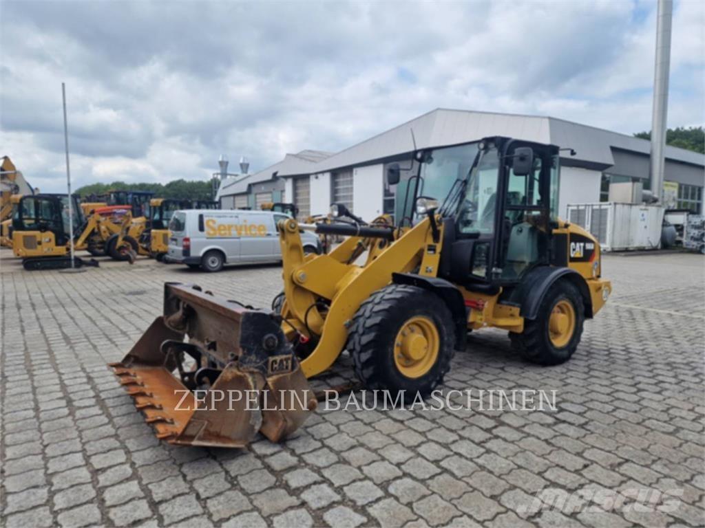 CAT 906M Incarcator pe pneuri