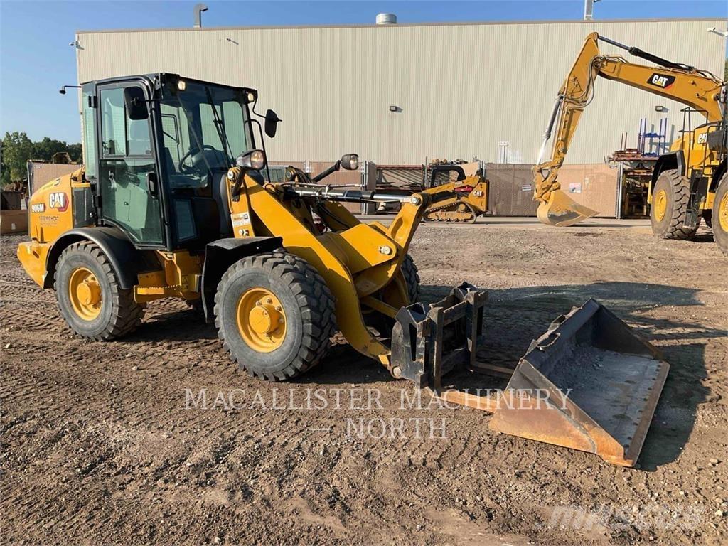 CAT 906M Incarcator pe pneuri