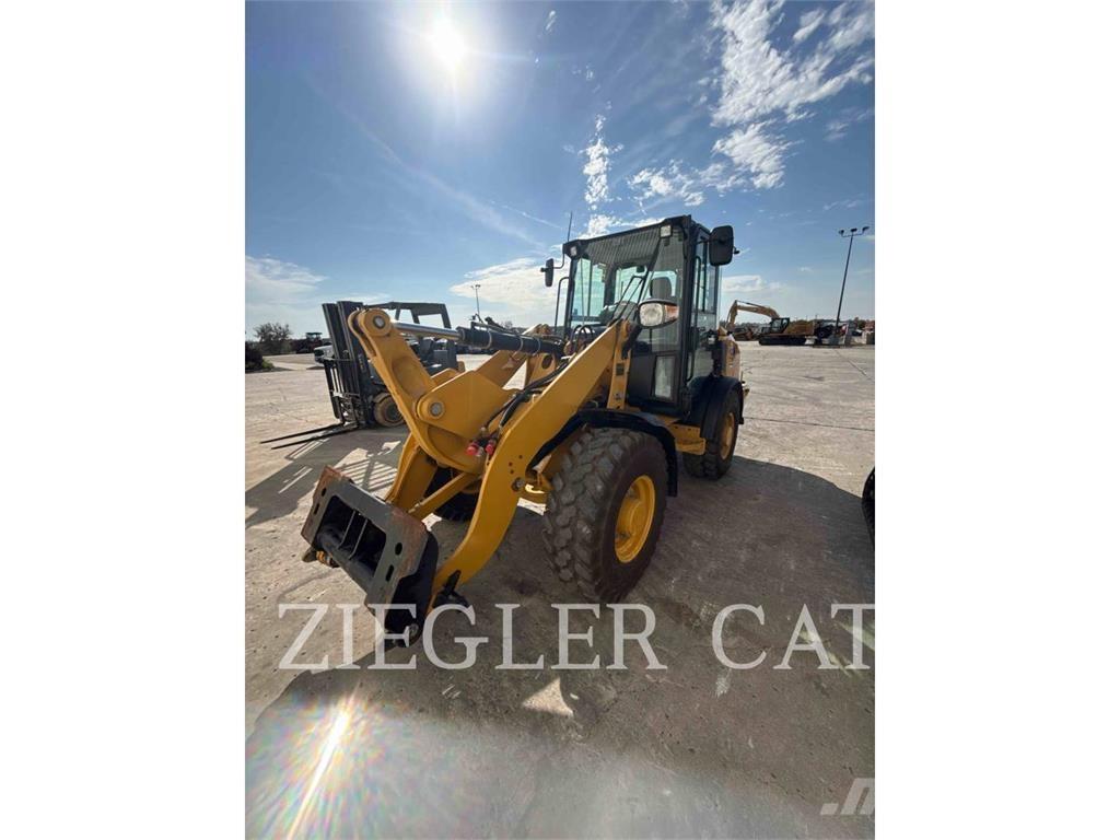 CAT 906M Incarcator pe pneuri