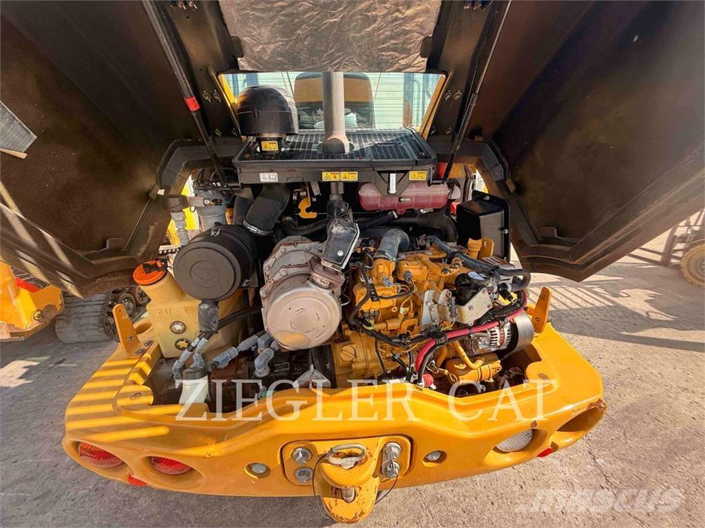 CAT 906M Incarcator pe pneuri