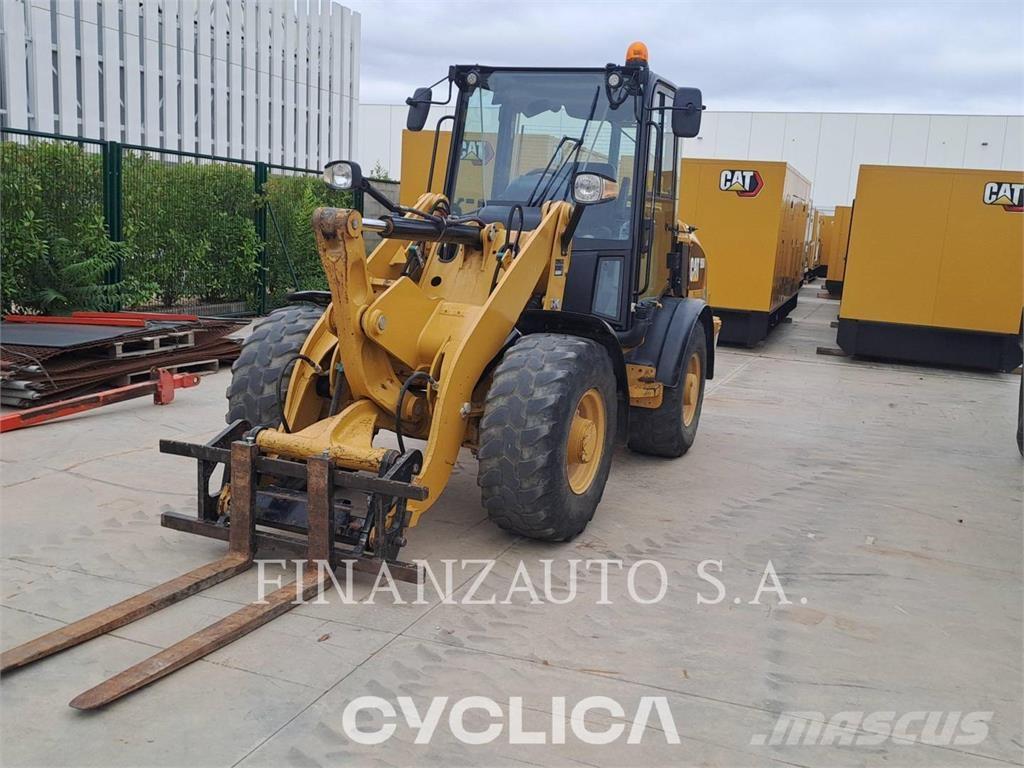 CAT 906M Incarcator pe pneuri