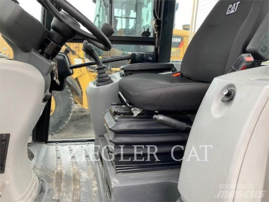 CAT 907M Incarcator pe pneuri