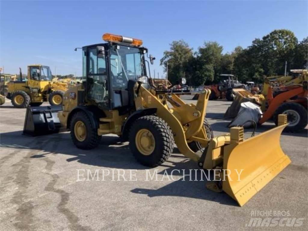 CAT 907M Incarcator pe pneuri