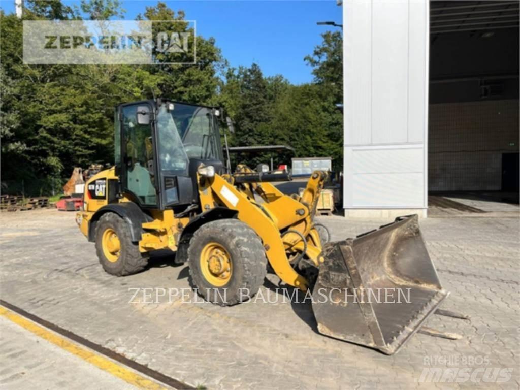 CAT 907M Incarcator pe pneuri