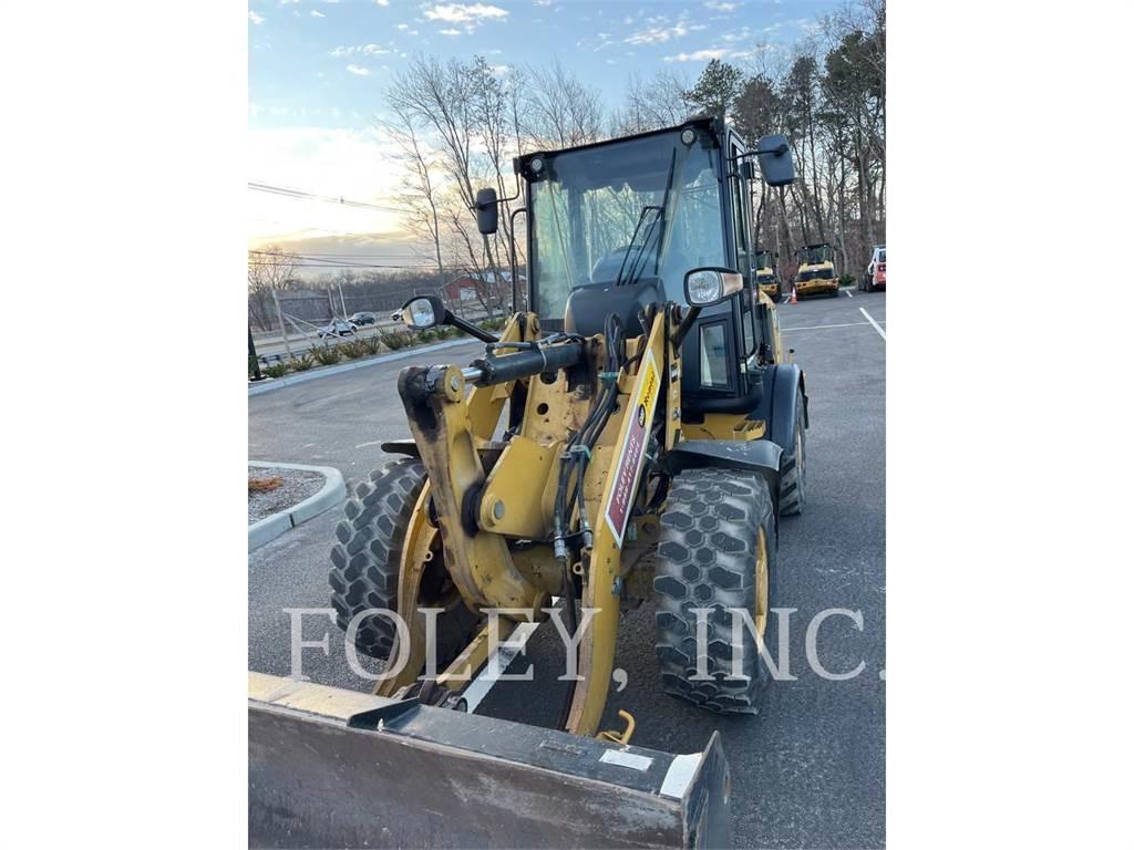 CAT 907M Incarcator pe pneuri