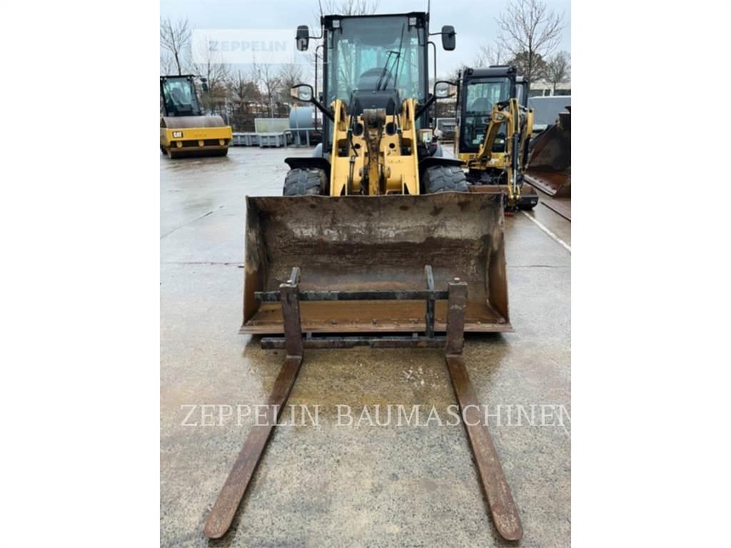 CAT 907M Incarcator pe pneuri