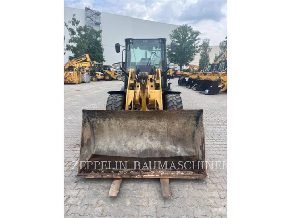 CAT 907M Incarcator pe pneuri