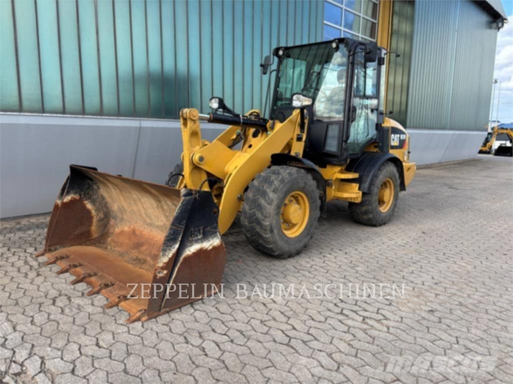 CAT 907M Incarcator pe pneuri