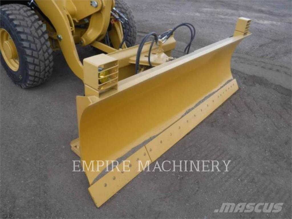 CAT 907M Incarcator pe pneuri