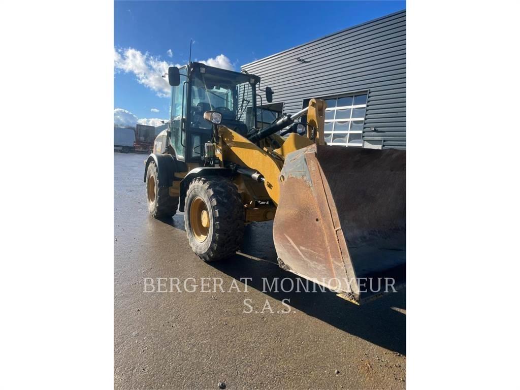 CAT 908 Incarcator pe pneuri
