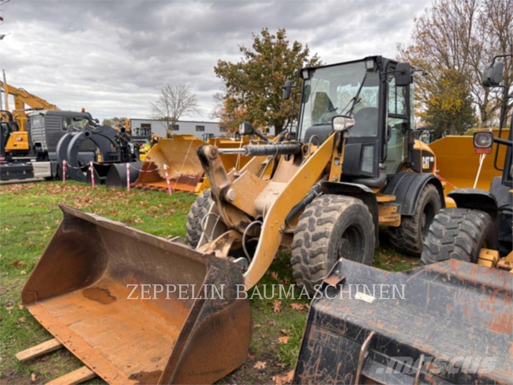 CAT 908H Incarcator pe pneuri