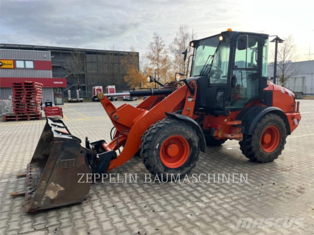 CAT 908H Incarcator pe pneuri