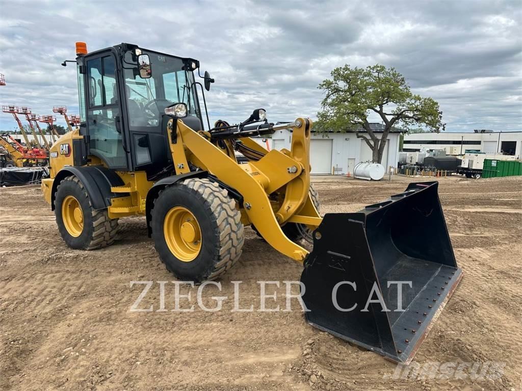 CAT 908M Incarcator pe pneuri