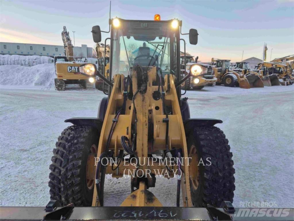 CAT 908M Incarcator pe pneuri