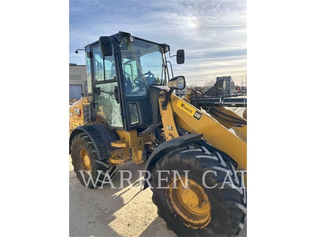 CAT 908M Incarcator pe pneuri