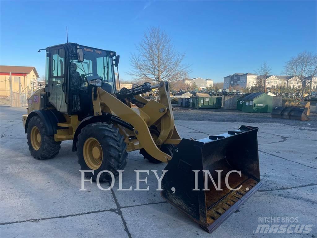 CAT 908M Incarcator pe pneuri