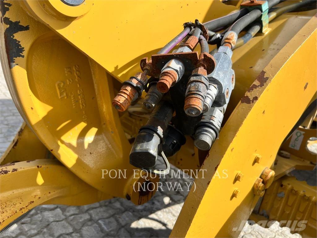 CAT 908M Incarcator pe pneuri