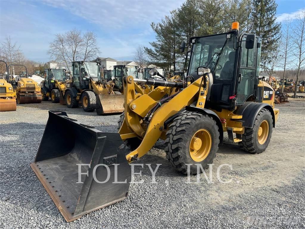 CAT 908M Incarcator pe pneuri