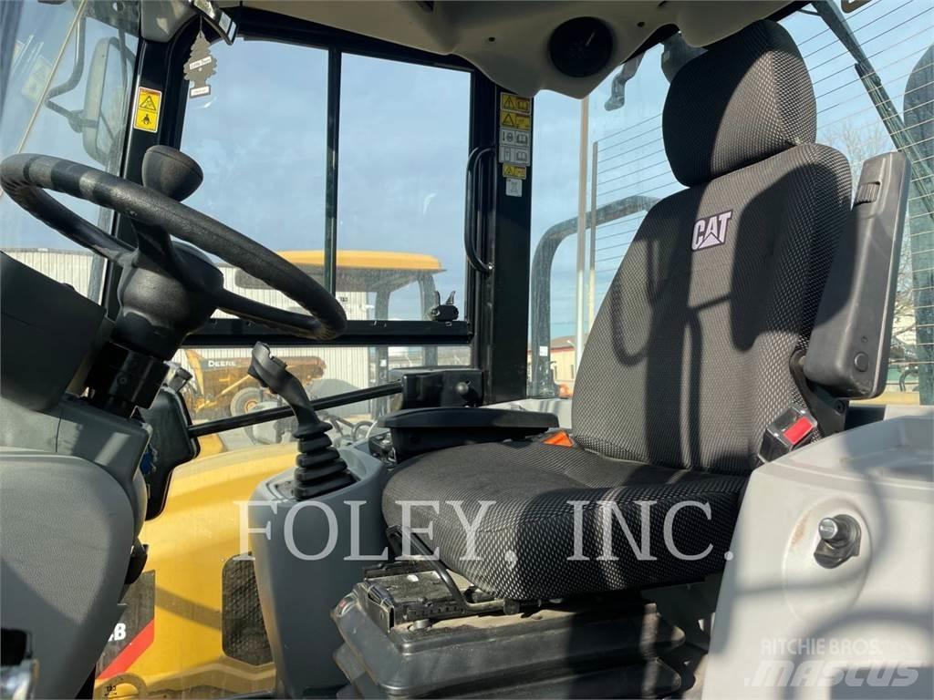CAT 908M Incarcator pe pneuri