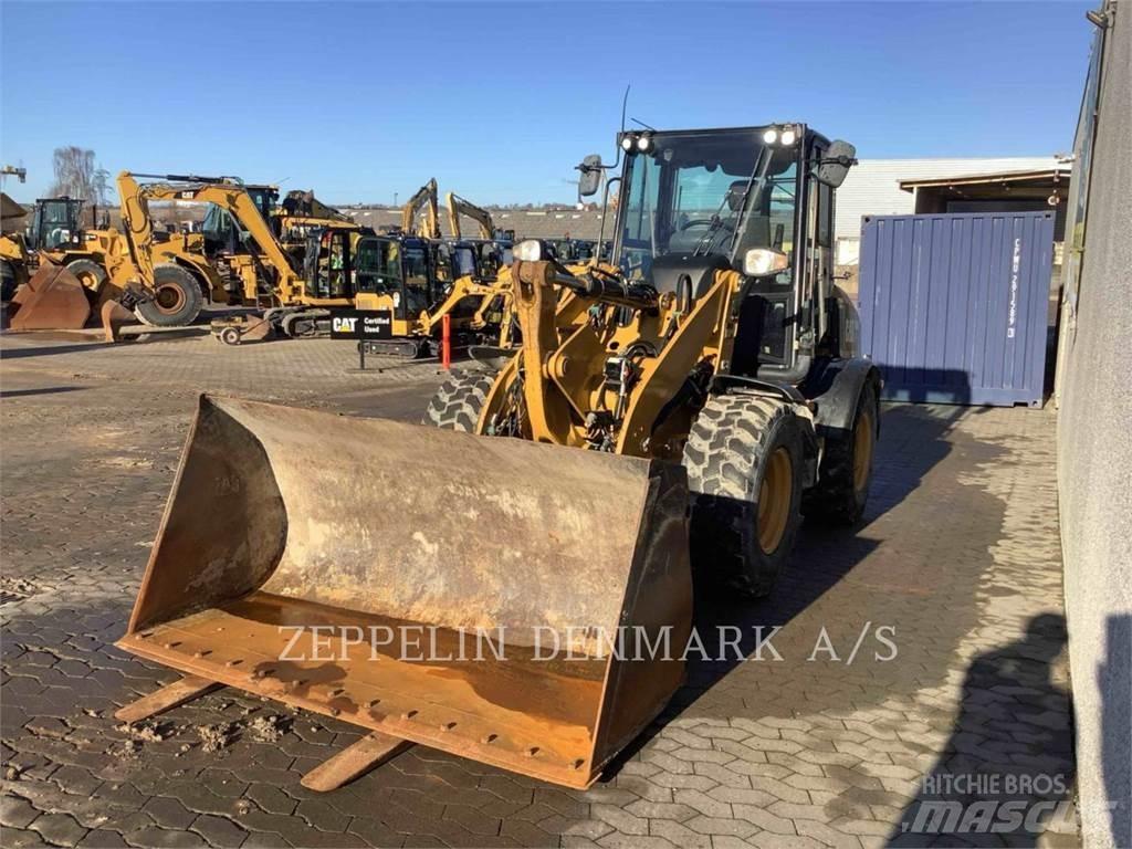 CAT 908M Incarcator pe pneuri