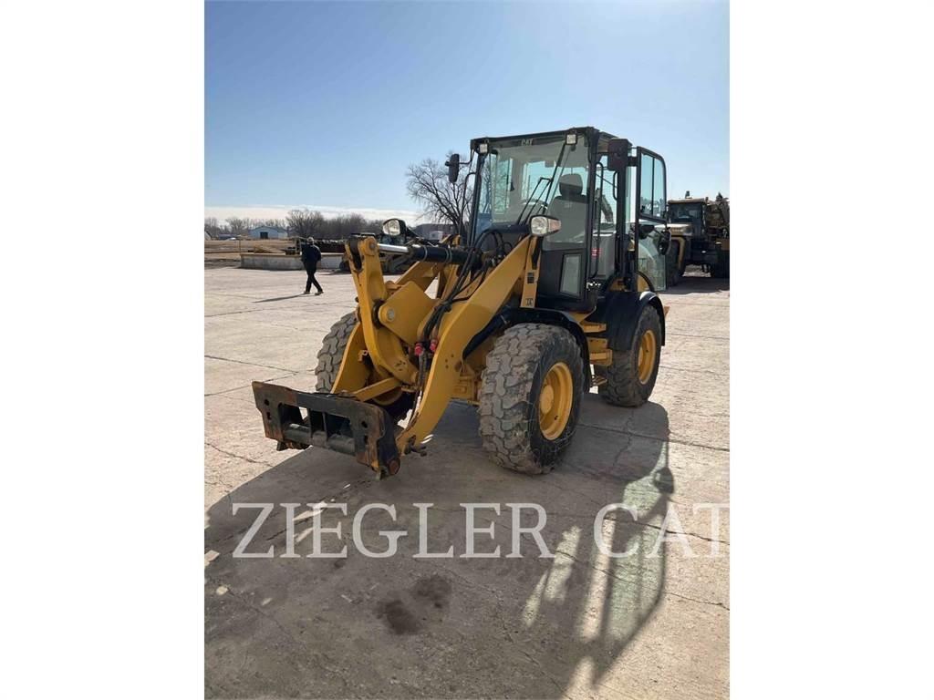CAT 908M Incarcator pe pneuri