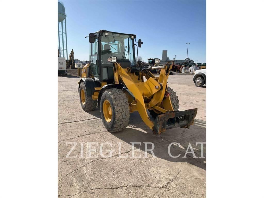 CAT 908M Incarcator pe pneuri