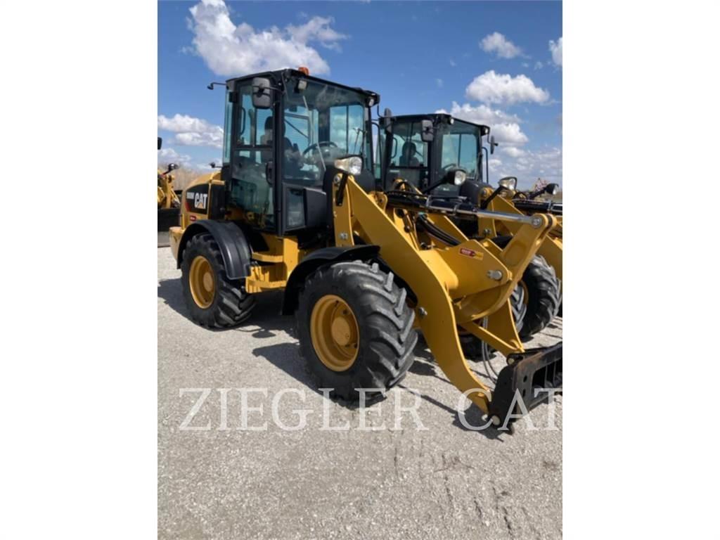 CAT 908M Incarcator pe pneuri