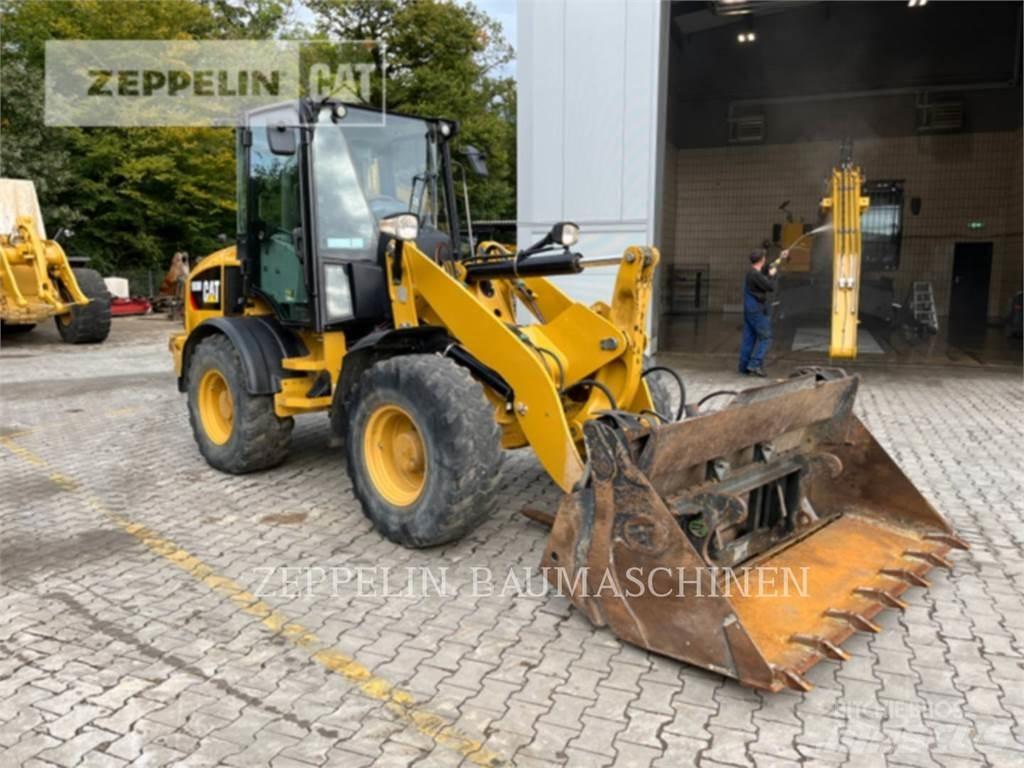 CAT 908M Incarcator pe pneuri