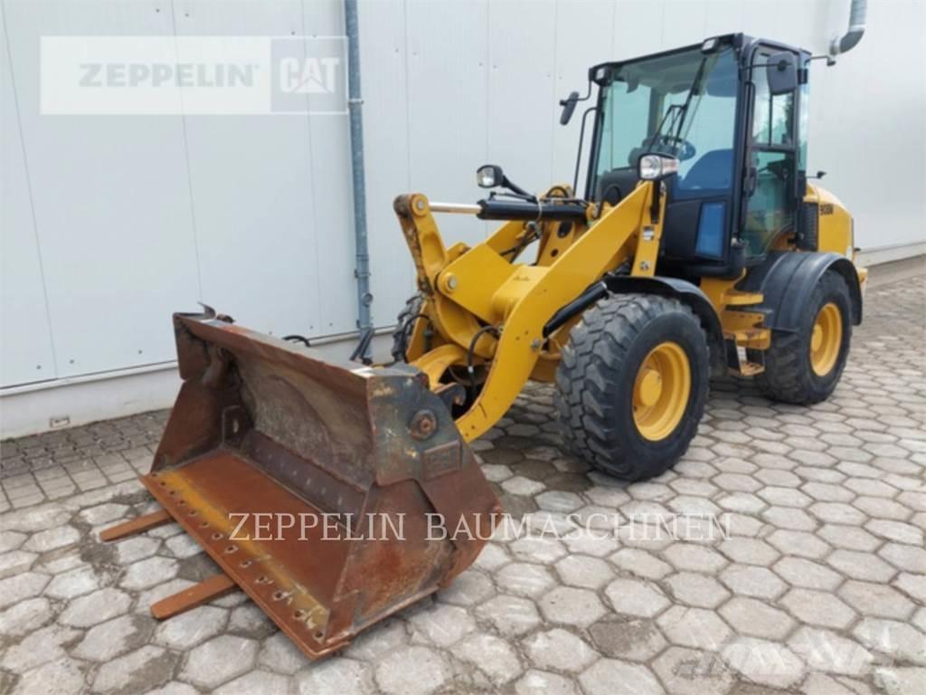 CAT 908M Incarcator pe pneuri
