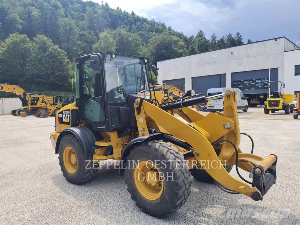 CAT 908M Incarcator pe pneuri