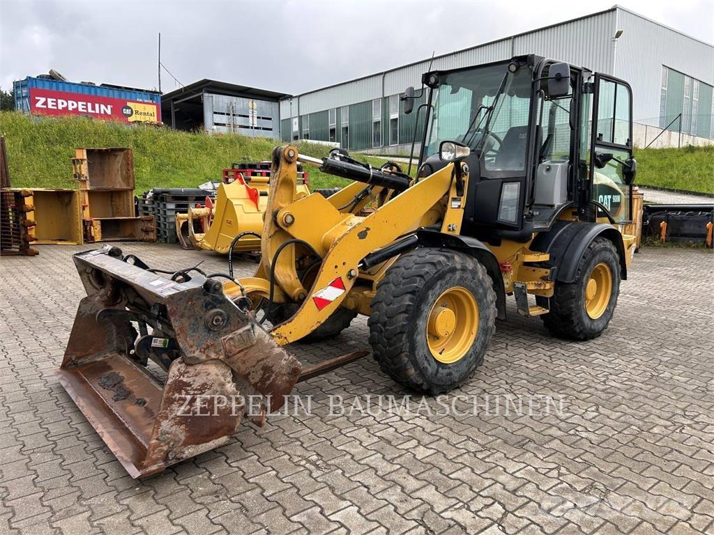 CAT 908M Incarcator pe pneuri