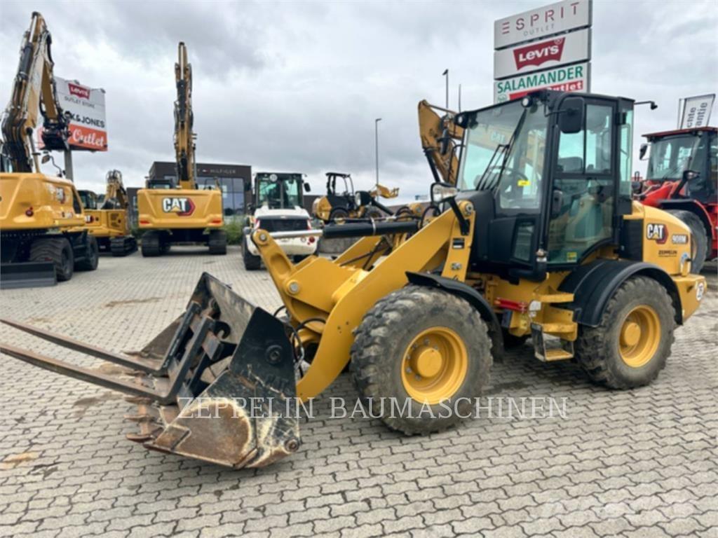 CAT 908M Incarcator pe pneuri
