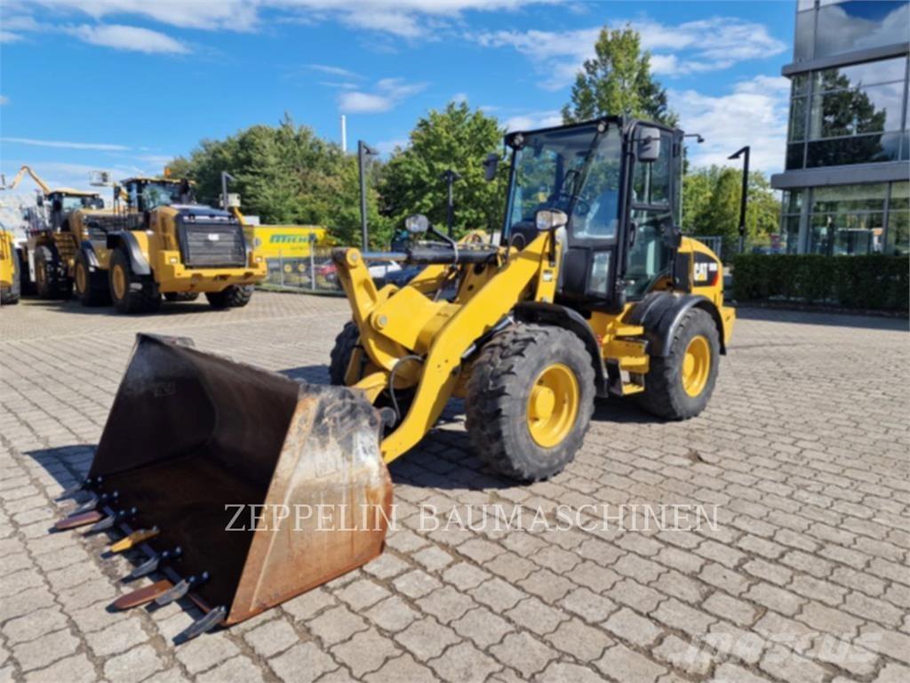 CAT 908M Incarcator pe pneuri