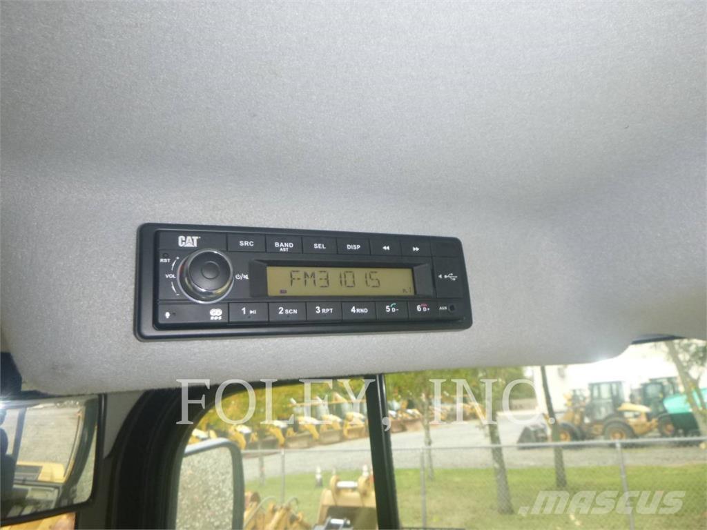 CAT 908M Incarcator pe pneuri