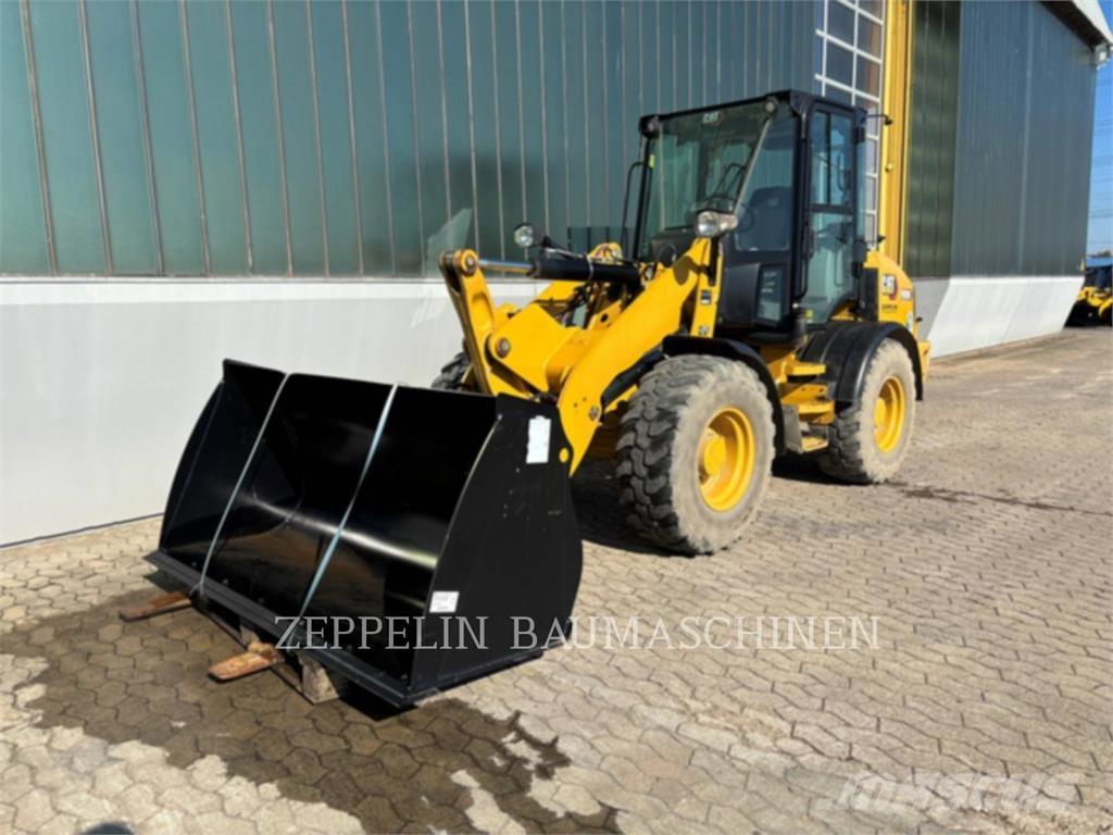 CAT 908M Incarcator pe pneuri