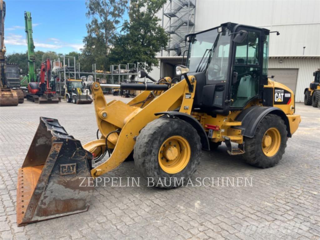 CAT 908M Incarcator pe pneuri