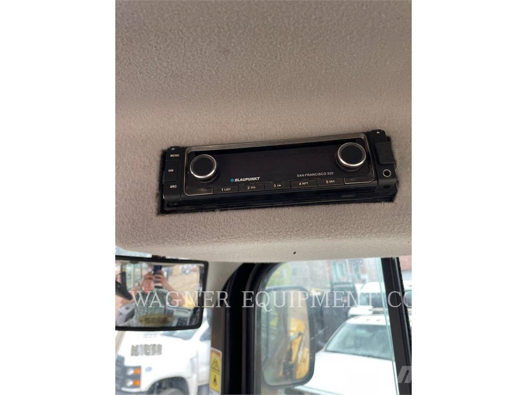 CAT 908M Incarcator pe pneuri