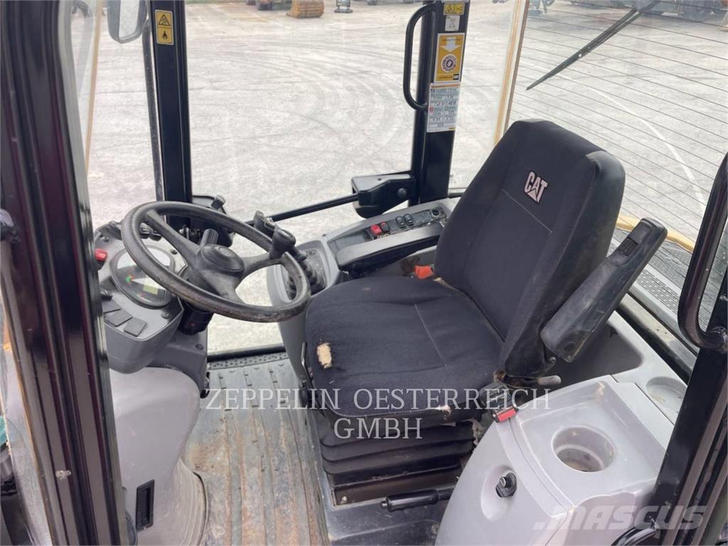 CAT 908M Incarcator pe pneuri