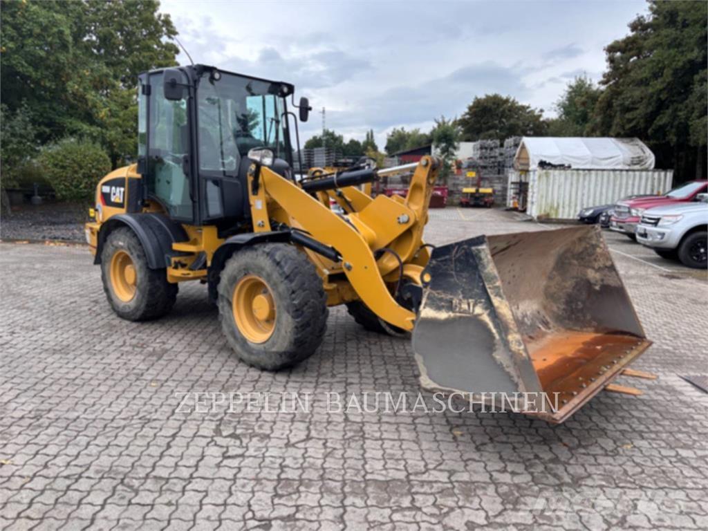CAT 908M Incarcator pe pneuri
