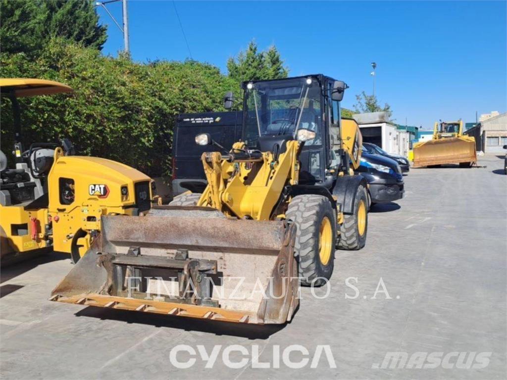 CAT 908M Incarcator pe pneuri