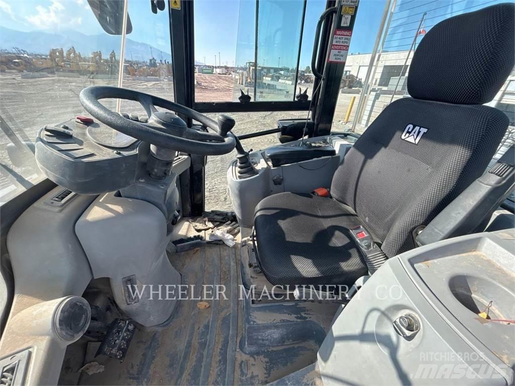 CAT 910M Incarcator pe pneuri