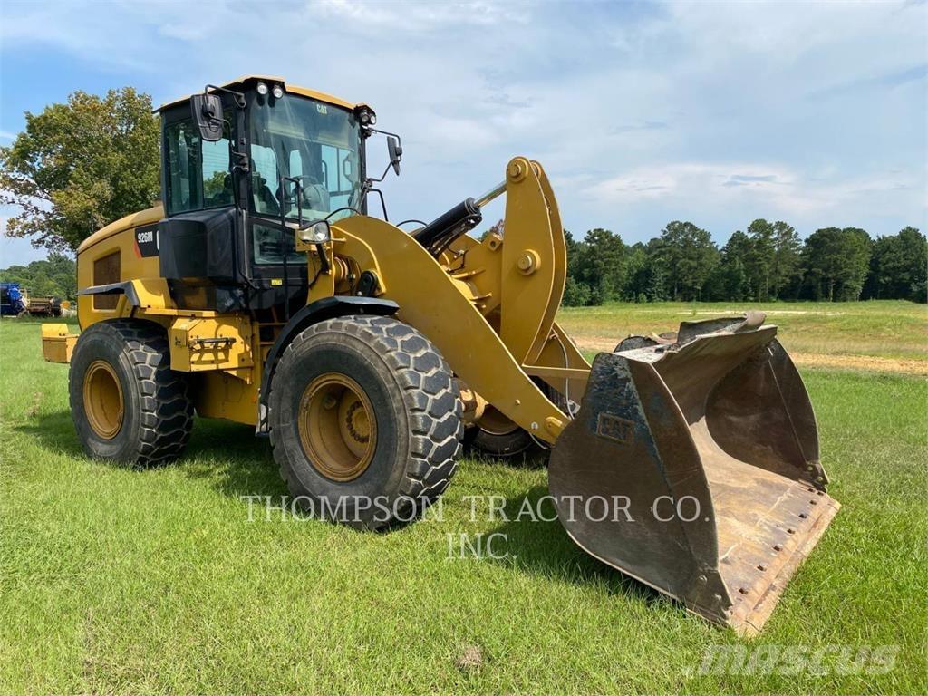 CAT 926M Incarcator pe pneuri