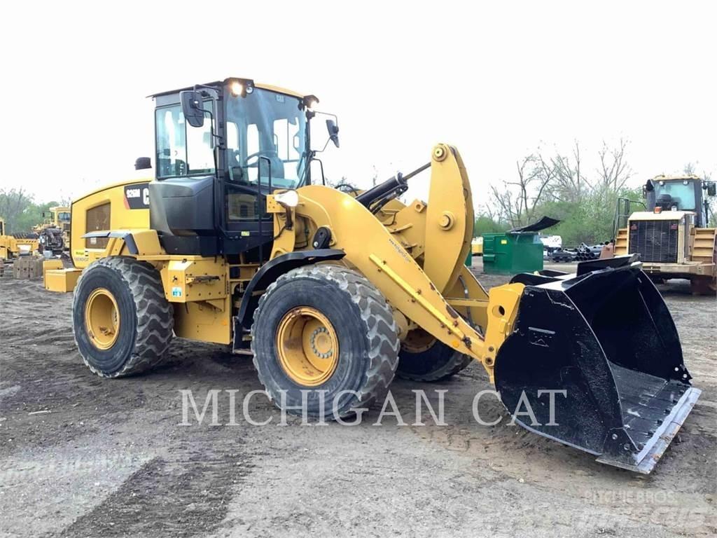 CAT 926M Q Incarcator pe pneuri