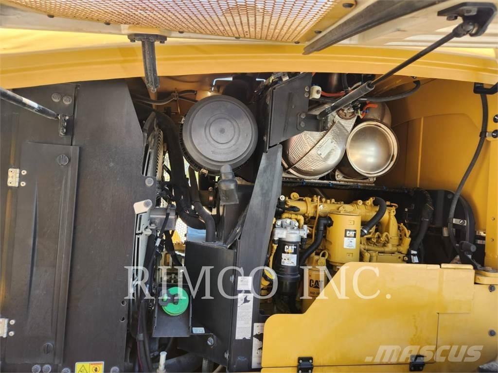 CAT 930 Incarcator pe pneuri