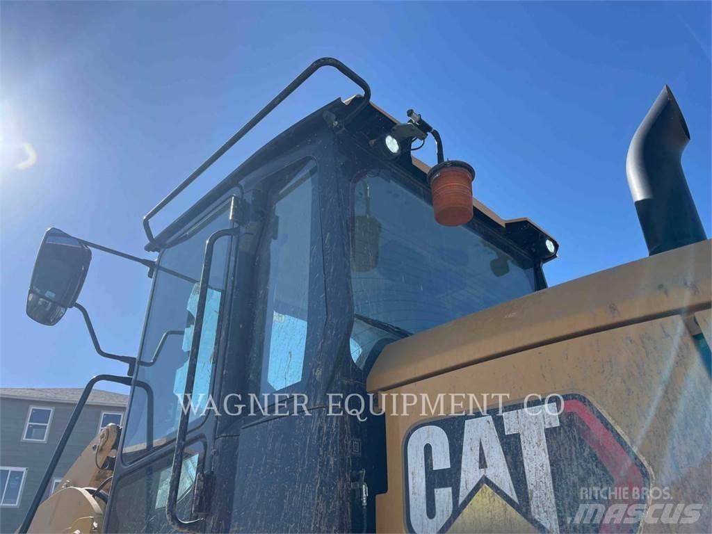 CAT 930 Incarcator pe pneuri